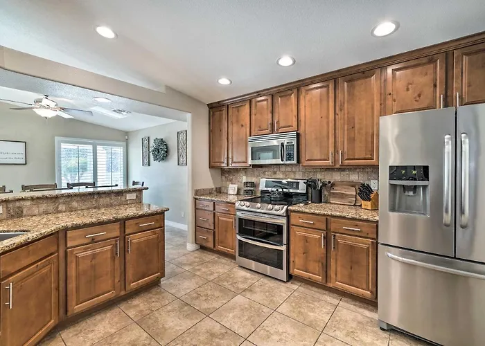 Holiday home 3 Mi To Lake: Havasu W/ Pool! Lake Havasu City